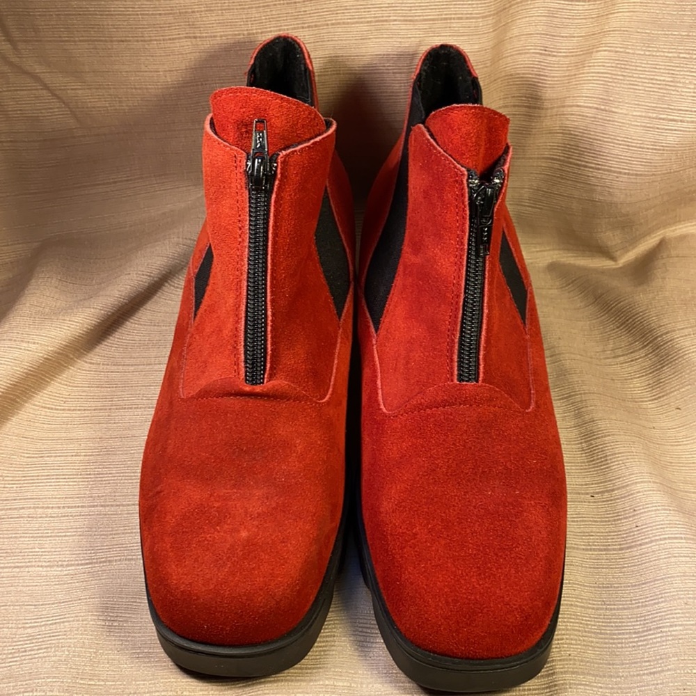 Barbo NWOT leather booties made in Canada 🇨🇦 - Picture 2 of 16